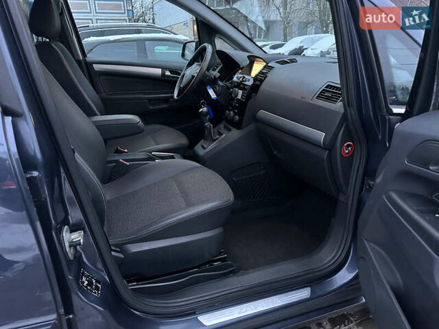 Серый Опель Зафира, объемом двигателя 1.8 л и пробегом 173 тыс. км за 7500 $, фото 3 на Automoto.ua