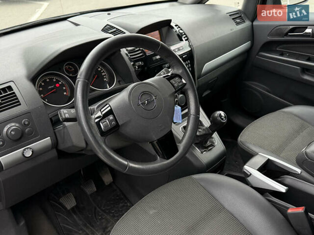 Серый Опель Зафира, объемом двигателя 1.8 л и пробегом 198 тыс. км за 7999 $, фото 10 на Automoto.ua