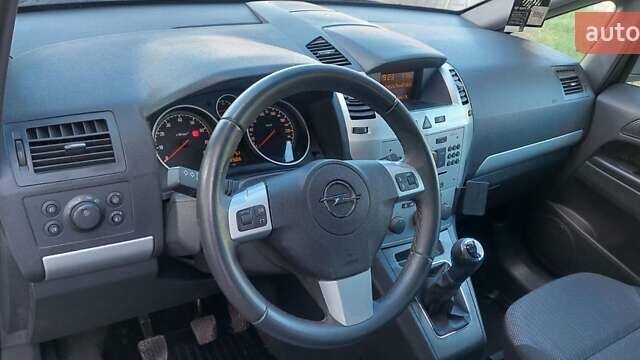 Серый Опель Зафира, объемом двигателя 1.6 л и пробегом 189 тыс. км за 6650 $, фото 12 на Automoto.ua