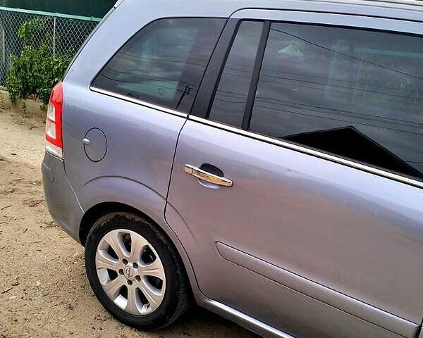 Серый Опель Зафира, объемом двигателя 1.7 л и пробегом 288 тыс. км за 6200 $, фото 5 на Automoto.ua