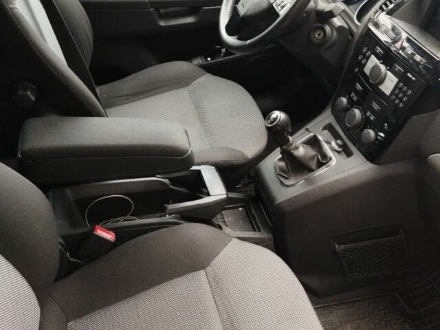 Серый Опель Зафира, объемом двигателя 0 л и пробегом 235 тыс. км за 5700 $, фото 5 на Automoto.ua