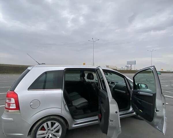 Серый Опель Зафира, объемом двигателя 1.7 л и пробегом 267 тыс. км за 6599 $, фото 7 на Automoto.ua