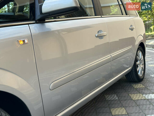 Сірий Опель Зафіра, об'ємом двигуна 1.6 л та пробігом 156 тис. км за 6899 $, фото 18 на Automoto.ua