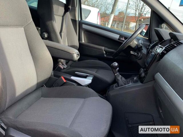 Серый Опель Зафира, объемом двигателя 1.7 л и пробегом 238 тыс. км за 6500 $, фото 13 на Automoto.ua