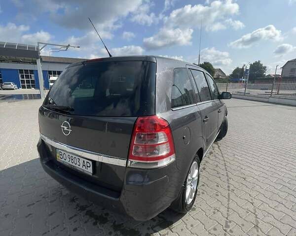 Серый Опель Зафира, объемом двигателя 1.8 л и пробегом 227 тыс. км за 5400 $, фото 3 на Automoto.ua