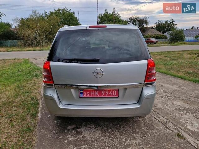 Серый Опель Зафира, объемом двигателя 1.8 л и пробегом 204 тыс. км за 7950 $, фото 2 на Automoto.ua