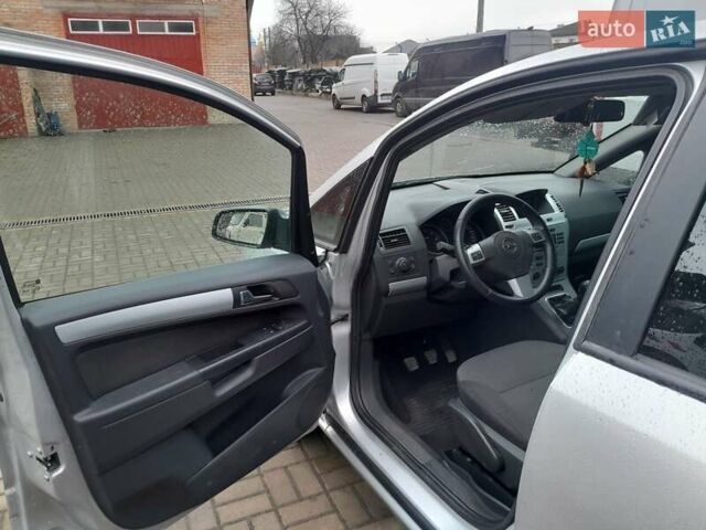 Серый Опель Зафира, объемом двигателя 1.7 л и пробегом 207 тыс. км за 7000 $, фото 8 на Automoto.ua