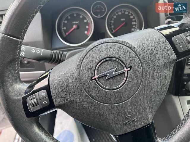 Серый Опель Зафира, объемом двигателя 1.6 л и пробегом 167 тыс. км за 7499 $, фото 37 на Automoto.ua