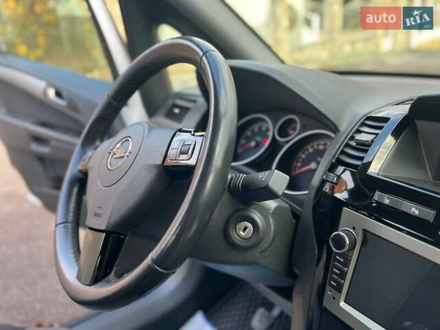Серый Опель Зафира, объемом двигателя 1.6 л и пробегом 167 тыс. км за 7499 $, фото 35 на Automoto.ua