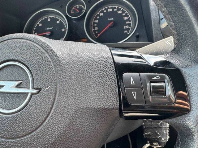 Серый Опель Зафира, объемом двигателя 1.7 л и пробегом 320 тыс. км за 6990 $, фото 20 на Automoto.ua