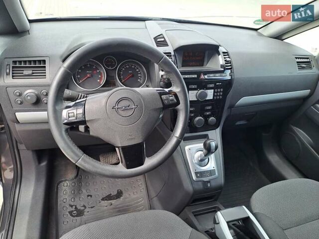 Серый Опель Зафира, объемом двигателя 1.8 л и пробегом 227 тыс. км за 7600 $, фото 10 на Automoto.ua