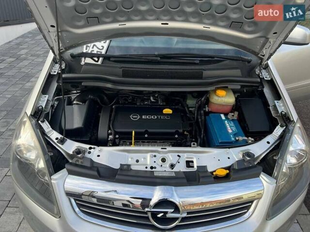 Серый Опель Зафира, объемом двигателя 1.6 л и пробегом 167 тыс. км за 7499 $, фото 64 на Automoto.ua