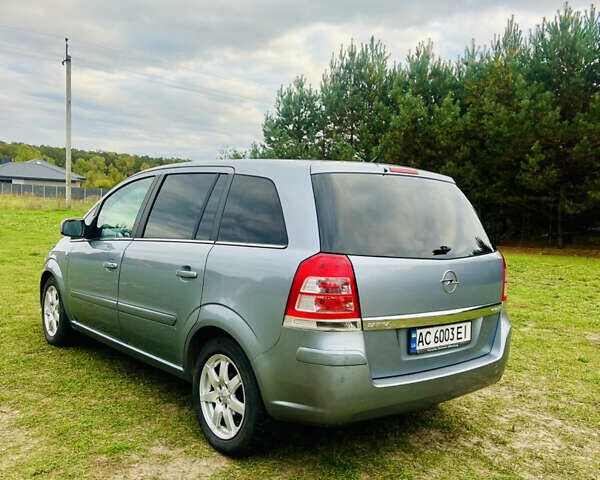 Серый Опель Зафира, объемом двигателя 1.7 л и пробегом 202 тыс. км за 6200 $, фото 4 на Automoto.ua