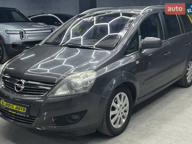 Серый Опель Зафира, объемом двигателя 1.91 л и пробегом 172 тыс. км за 8200 $, фото 2 на Automoto.ua