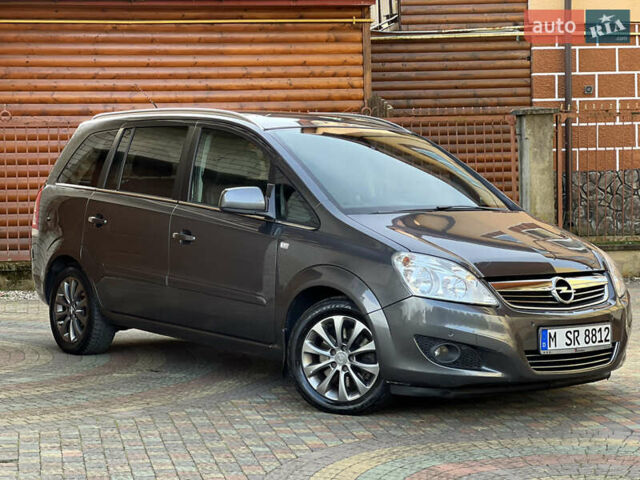 Серый Опель Зафира, объемом двигателя 1.7 л и пробегом 196 тыс. км за 7800 $, фото 7 на Automoto.ua
