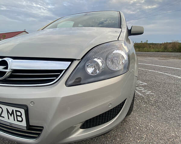 Серый Опель Зафира, объемом двигателя 1.6 л и пробегом 207 тыс. км за 6900 $, фото 12 на Automoto.ua