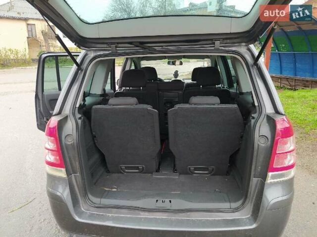 Серый Опель Зафира, объемом двигателя 1.6 л и пробегом 182 тыс. км за 8150 $, фото 7 на Automoto.ua