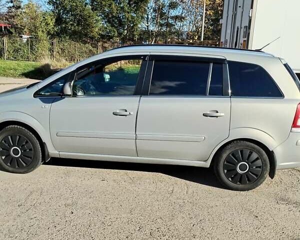 Сірий Опель Зафіра, об'ємом двигуна 1.9 л та пробігом 285 тис. км за 7500 $, фото 1 на Automoto.ua