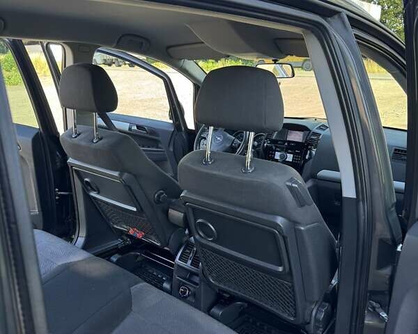 Серый Опель Зафира, объемом двигателя 1.7 л и пробегом 450 тыс. км за 7000 $, фото 11 на Automoto.ua