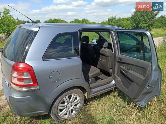 Серый Опель Зафира, объемом двигателя 1.7 л и пробегом 284 тыс. км за 6998 $, фото 22 на Automoto.ua