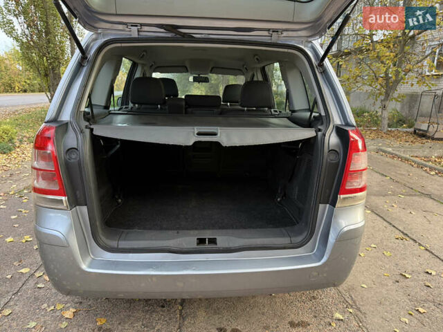 Серый Опель Зафира, объемом двигателя 1.8 л и пробегом 285 тыс. км за 6500 $, фото 13 на Automoto.ua