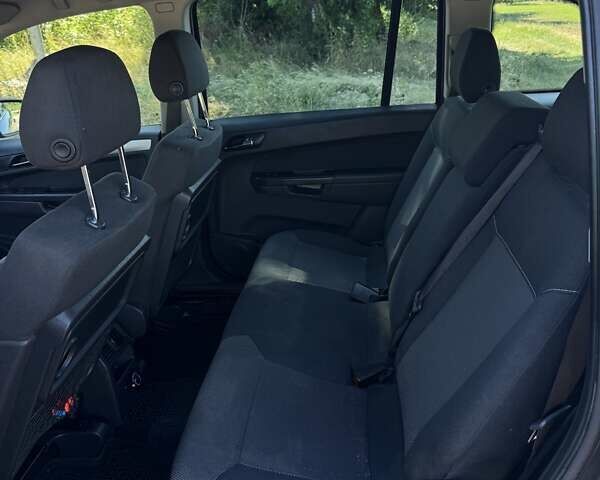 Серый Опель Зафира, объемом двигателя 1.7 л и пробегом 450 тыс. км за 7000 $, фото 1 на Automoto.ua