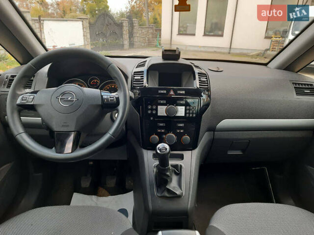 Серый Опель Зафира, объемом двигателя 1.7 л и пробегом 180 тыс. км за 8300 $, фото 11 на Automoto.ua