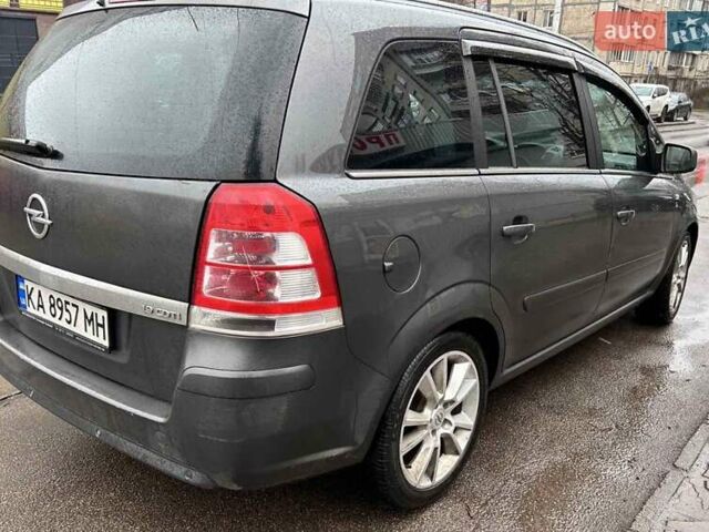 Серый Опель Зафира, объемом двигателя 1.9 л и пробегом 327 тыс. км за 6500 $, фото 3 на Automoto.ua