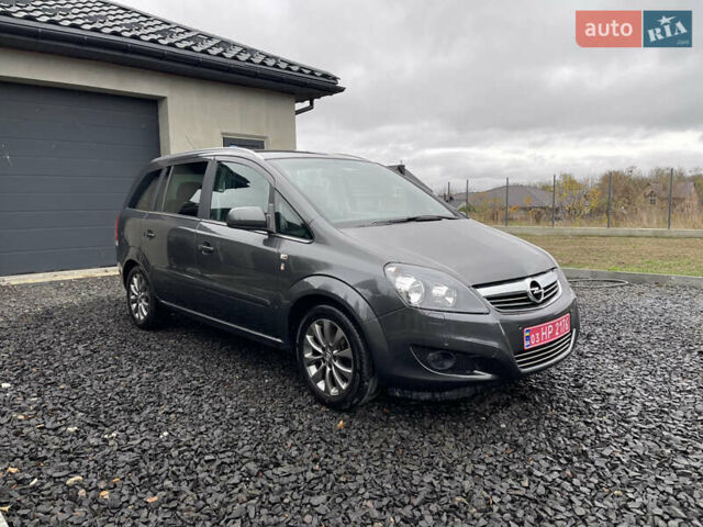 Серый Опель Зафира, объемом двигателя 1.8 л и пробегом 210 тыс. км за 7000 $, фото 2 на Automoto.ua
