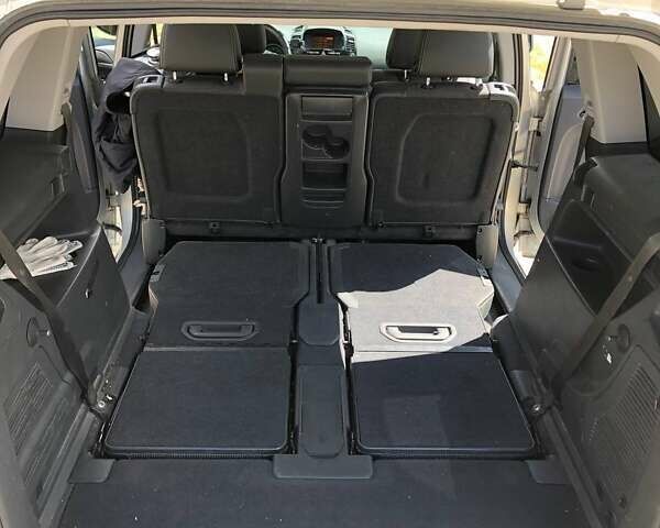 Серый Опель Зафира, объемом двигателя 1.69 л и пробегом 282 тыс. км за 8000 $, фото 13 на Automoto.ua