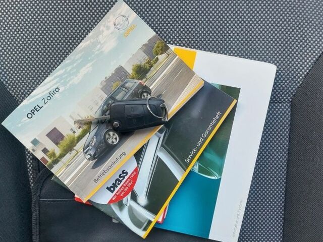 Серый Опель Зафира, объемом двигателя 1.6 л и пробегом 189 тыс. км за 6700 $, фото 22 на Automoto.ua