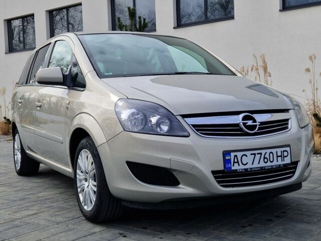 Серый Опель Зафира, объемом двигателя 1.6 л и пробегом 317 тыс. км за 5500 $, фото 5 на Automoto.ua