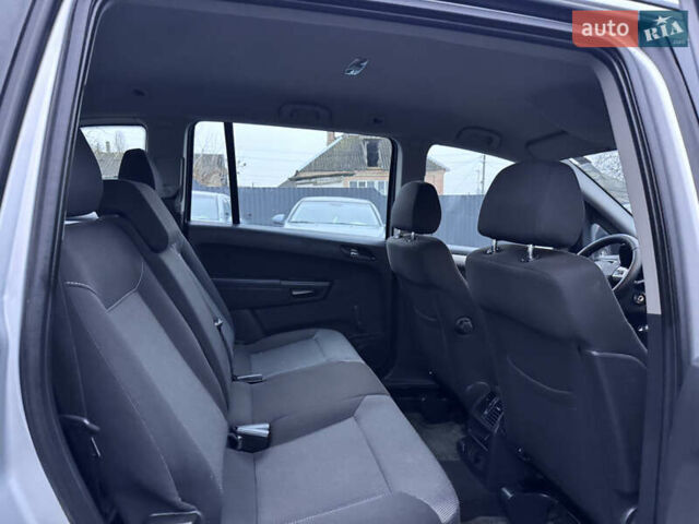 Серый Опель Зафира, объемом двигателя 1.8 л и пробегом 250 тыс. км за 6140 $, фото 24 на Automoto.ua