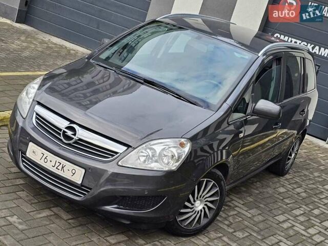 Серый Опель Зафира, объемом двигателя 1.8 л и пробегом 180 тыс. км за 7000 $, фото 5 на Automoto.ua
