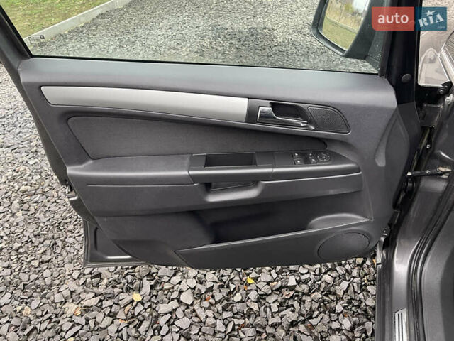 Серый Опель Зафира, объемом двигателя 1.8 л и пробегом 210 тыс. км за 7000 $, фото 10 на Automoto.ua