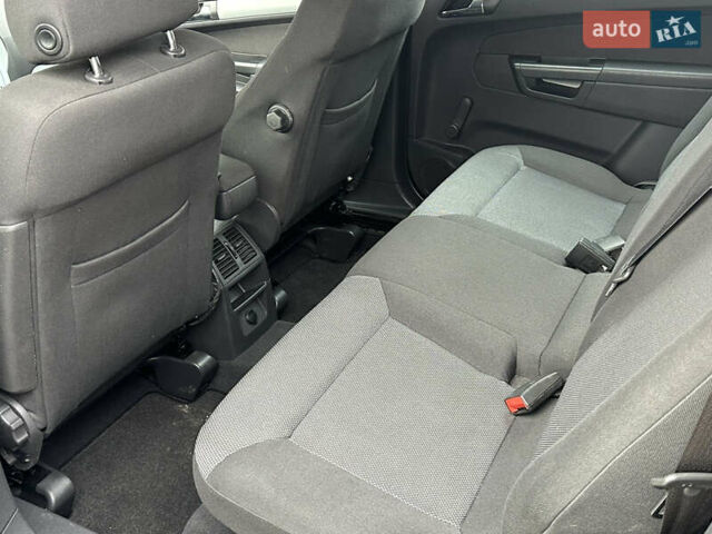 Серый Опель Зафира, объемом двигателя 1.6 л и пробегом 231 тыс. км за 5900 $, фото 13 на Automoto.ua