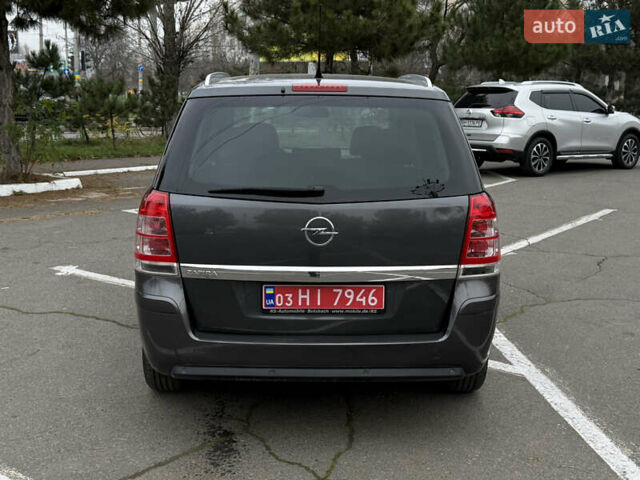 Серый Опель Зафира, объемом двигателя 1.8 л и пробегом 198 тыс. км за 7999 $, фото 7 на Automoto.ua