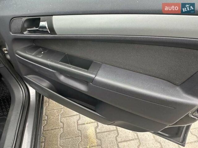 Сірий Опель Зафіра, об'ємом двигуна 1.6 л та пробігом 231 тис. км за 5999 $, фото 28 на Automoto.ua