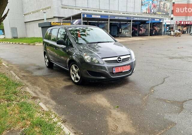 Серый Опель Зафира, объемом двигателя 1.6 л и пробегом 221 тыс. км за 7000 $, фото 11 на Automoto.ua