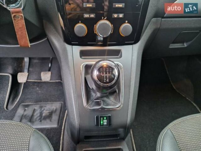 Серый Опель Зафира, объемом двигателя 1.8 л и пробегом 154 тыс. км за 7700 $, фото 24 на Automoto.ua