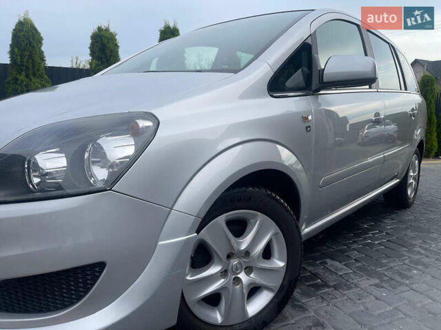 Сірий Опель Зафіра, об'ємом двигуна 1.6 л та пробігом 190 тис. км за 6800 $, фото 11 на Automoto.ua
