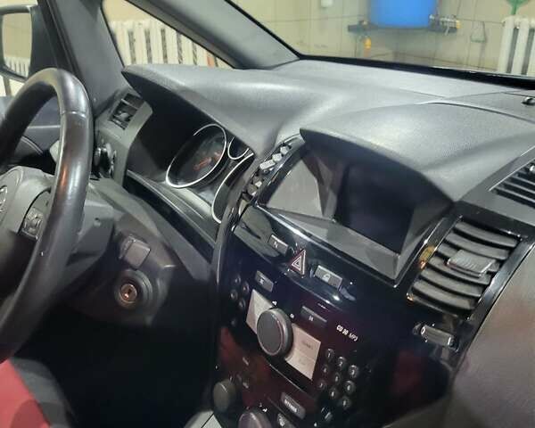 Серый Опель Зафира, объемом двигателя 1.69 л и пробегом 320 тыс. км за 6300 $, фото 4 на Automoto.ua
