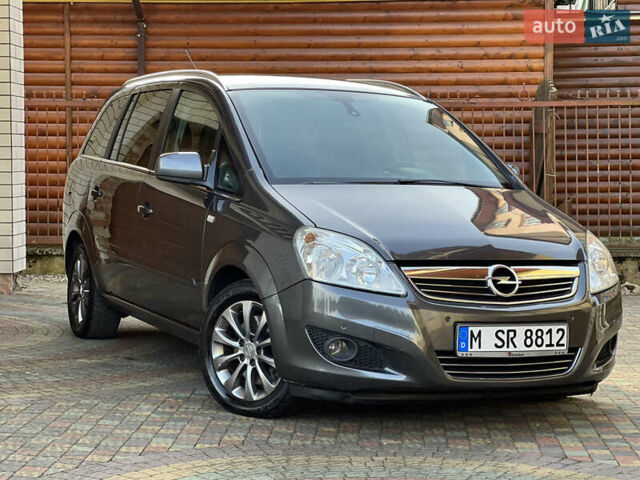 Серый Опель Зафира, объемом двигателя 1.7 л и пробегом 196 тыс. км за 7800 $, фото 6 на Automoto.ua