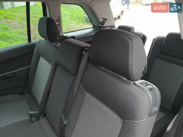 Серый Опель Зафира, объемом двигателя 1.6 л и пробегом 182 тыс. км за 8150 $, фото 4 на Automoto.ua