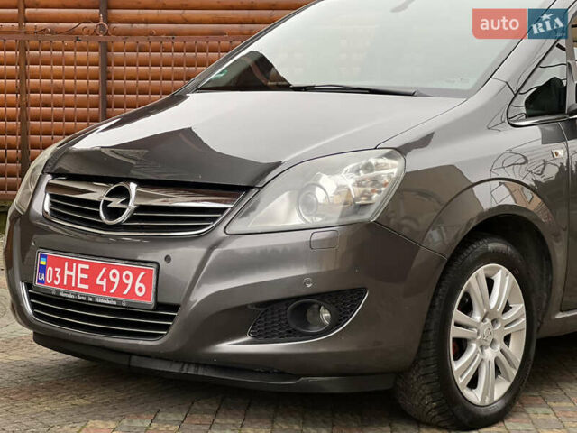 Серый Опель Зафира, объемом двигателя 1.7 л и пробегом 191 тыс. км за 7900 $, фото 5 на Automoto.ua