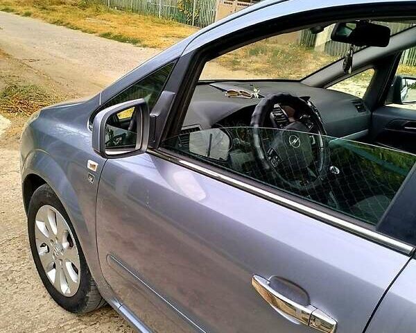 Серый Опель Зафира, объемом двигателя 1.7 л и пробегом 288 тыс. км за 6200 $, фото 7 на Automoto.ua