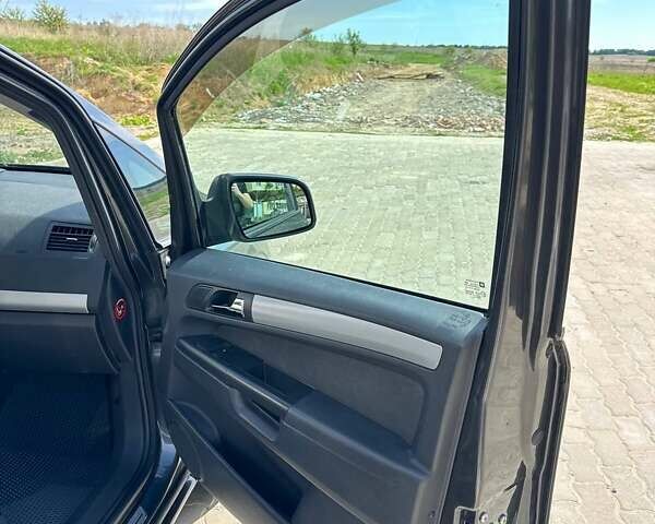 Серый Опель Зафира, объемом двигателя 1.69 л и пробегом 331 тыс. км за 6000 $, фото 10 на Automoto.ua