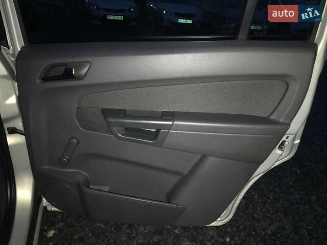 Серый Опель Зафира, объемом двигателя 1.7 л и пробегом 180 тыс. км за 8290 $, фото 13 на Automoto.ua