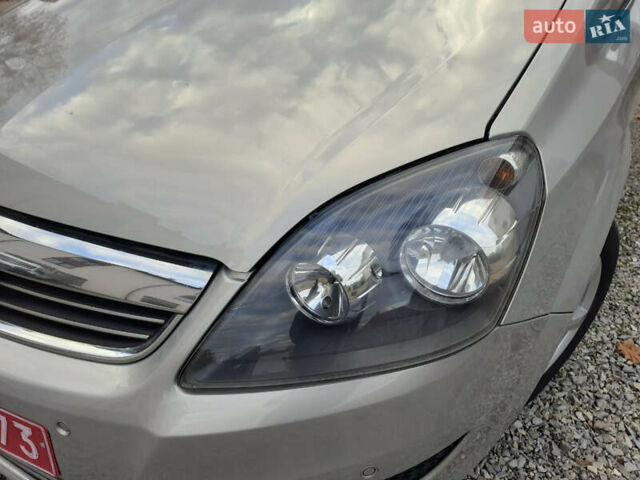 Серый Опель Зафира, объемом двигателя 1.7 л и пробегом 180 тыс. км за 8300 $, фото 18 на Automoto.ua