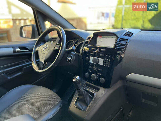 Серый Опель Зафира, объемом двигателя 1.7 л и пробегом 196 тыс. км за 7800 $, фото 36 на Automoto.ua